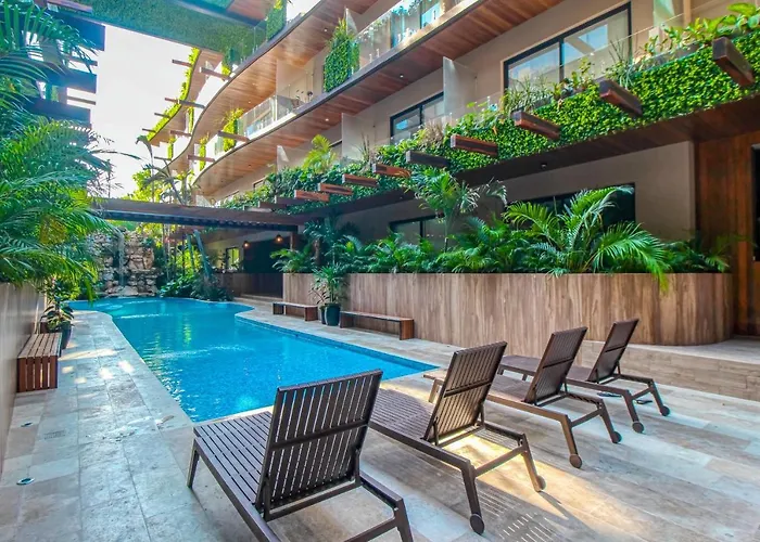 Menesse #327, Downtown Hotel *
