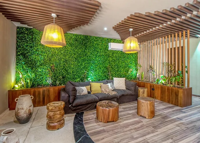 Menesse #327, Downtown Hotel