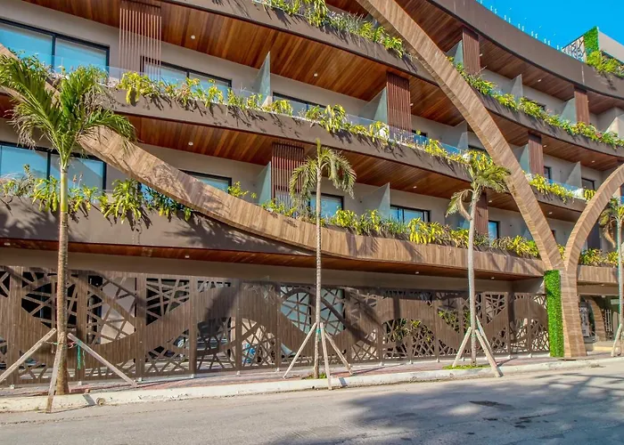 Menesse #327, Downtown